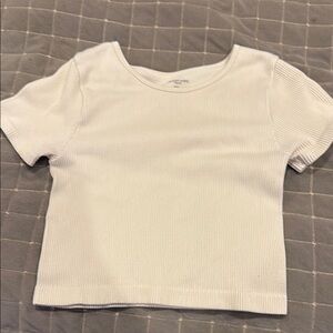 Buckle White Short Sleeve Cropped Tee